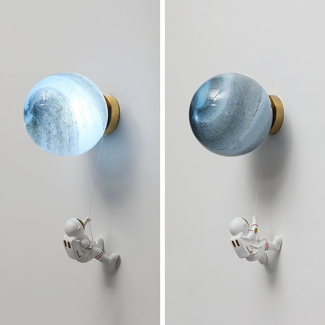 Astronaut Wall Lamp